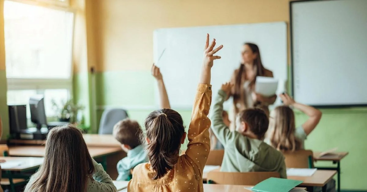Invalsi 2026: queda em matemática nas elementares e avanço limitado em italiano só no final do ensino médio