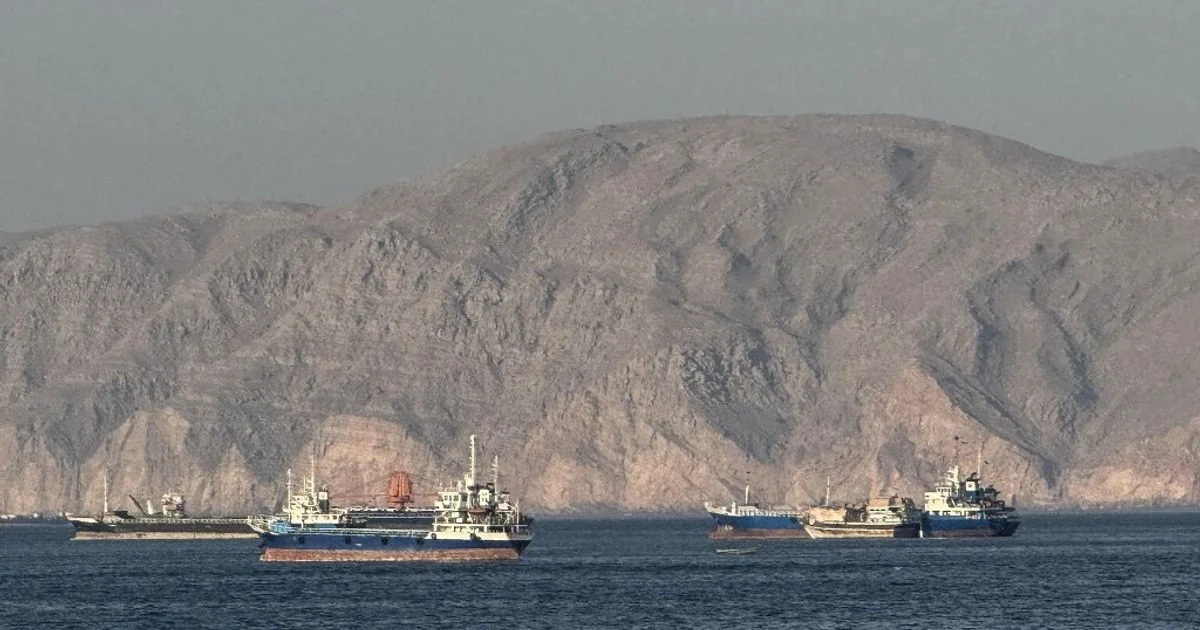 Tensão no Estreito: EUA abatem petroleiro que tentava violar bloqueio; Pasdaran interceptam quatro navios em Hormuz