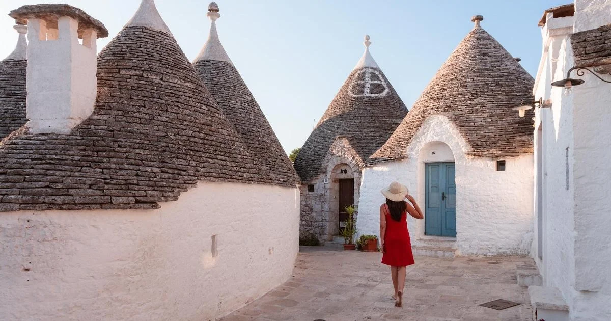Itália lidera turismo europeu no verão 2026: setor estratégico, diz Meloni