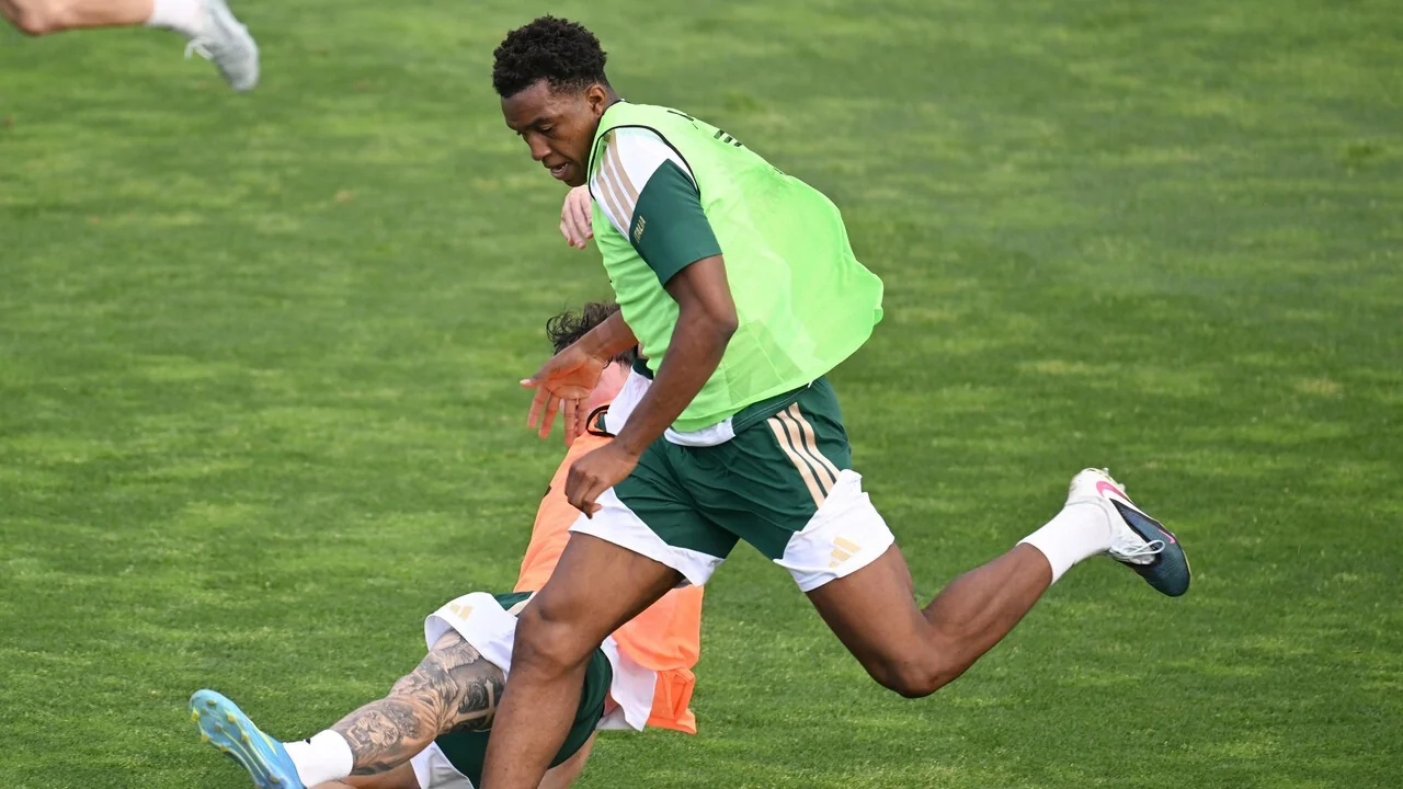 Jeff Ekhator passa por exames no J Medical após incômodo muscular na estreia pela Juventus