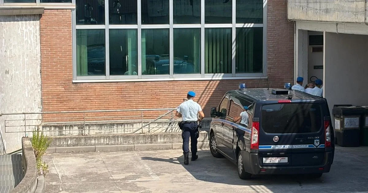 Jovem de 20 anos confessa ter matado a mãe em casa de veraneio em Sanremo