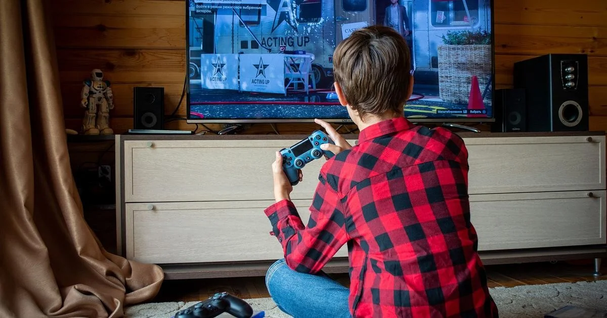 Um em cada seis jovens tem comportamento de risco ligado a gaming, jogo de azar e redes sociais, diz estudo