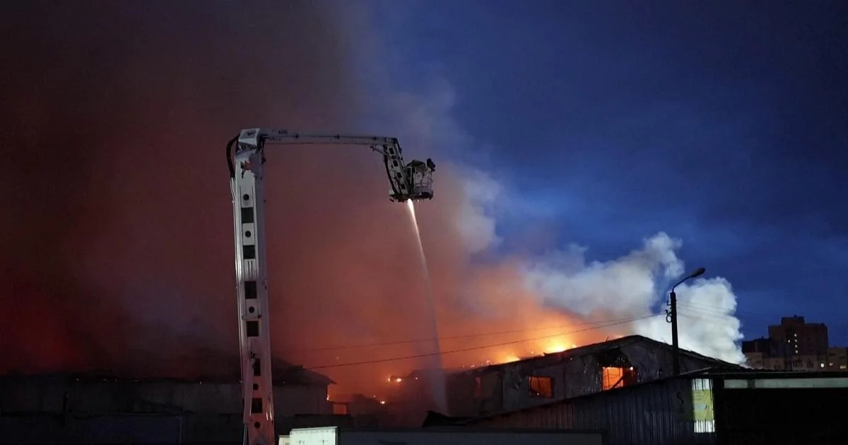 Kiev sob fogo: ataque russo com mísseis e drones deixa dezenas de feridos e infraestrutura atingida