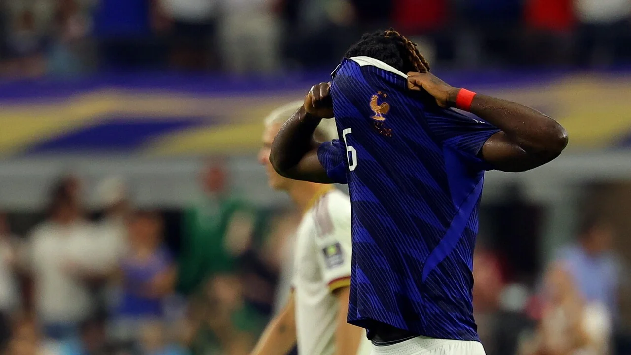 L'Equipe chama Bleus de 'stella filante' após decepção no Mundial: análise e desdobramentos