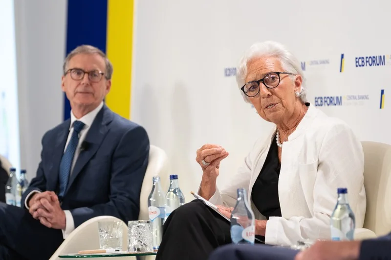 Lagarde afirma que aumento das taxas foi escolha inevitável; BCE aposta em postura discreta