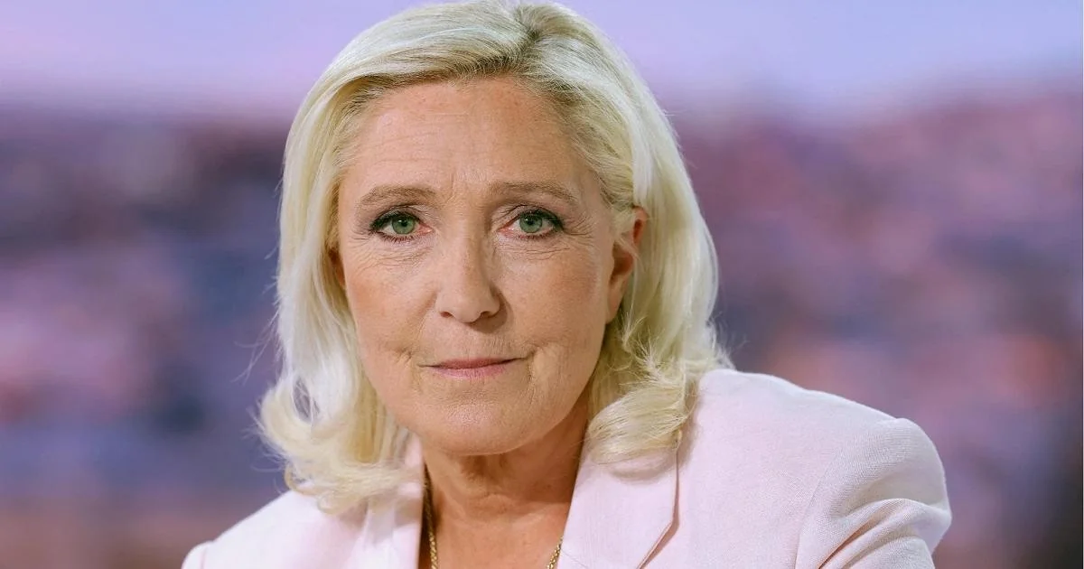 Marine Le Pen dispara nas pesquisas: 36% no 1º turno das presidenciais de 2027, aponta Ifop