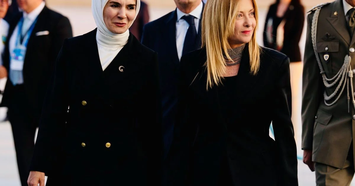 Meloni e Trump à mesa em Ancara: relações "cordiais" em meio a atritos na OTAN