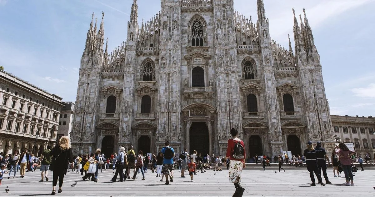 Milão: argelino de 27 anos corta rosto de marroquina de 23 perto do Duomo; disse “sou homem e muçulmano”