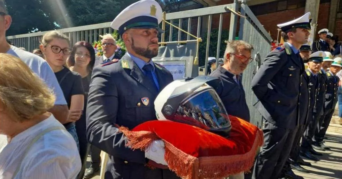 Último adeus a Francesco Imprezzabile em Milão: cidade em luto e homenagem da polícia local