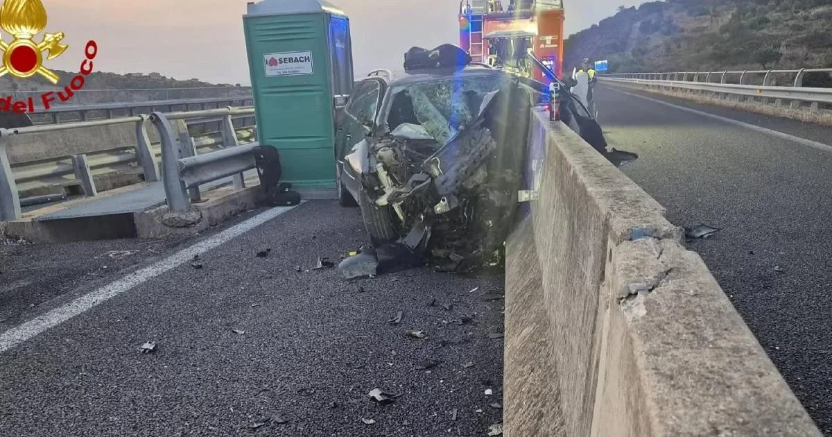 Motorista abandona esposa após discussão, dirige em sentido contrário e morre em colisão em Olbia