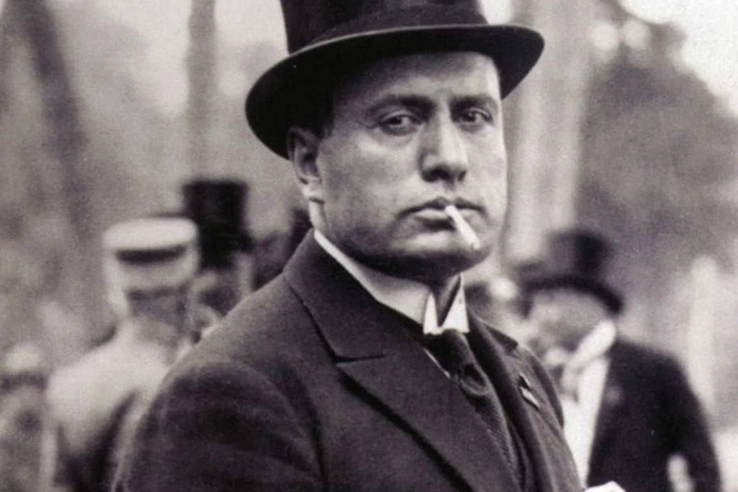 O fio inesperado entre Benito Mussolini e Chiara Lubich: história, refúgio e memória
