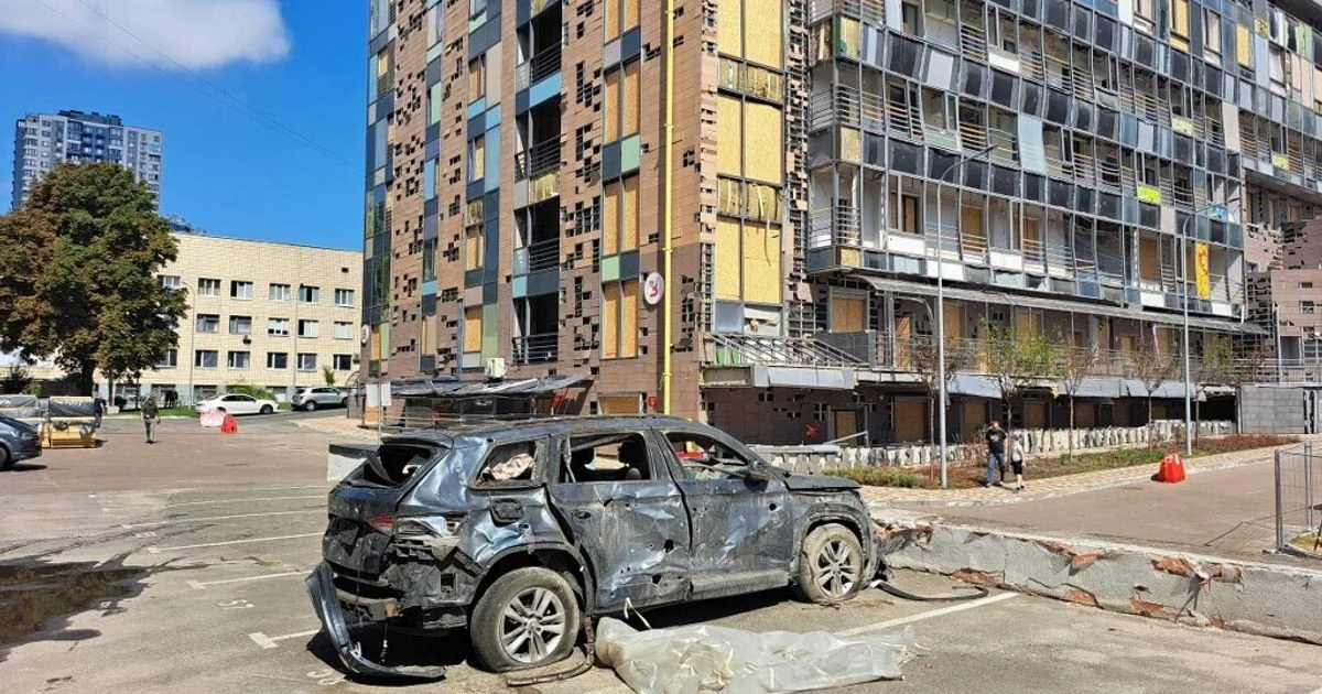 Noite de ataques sobre Kiev: mísseis e drones russos deixam dezenas de vítimas; bomba ucraniana atinge refinaria Lukoil na Rússia