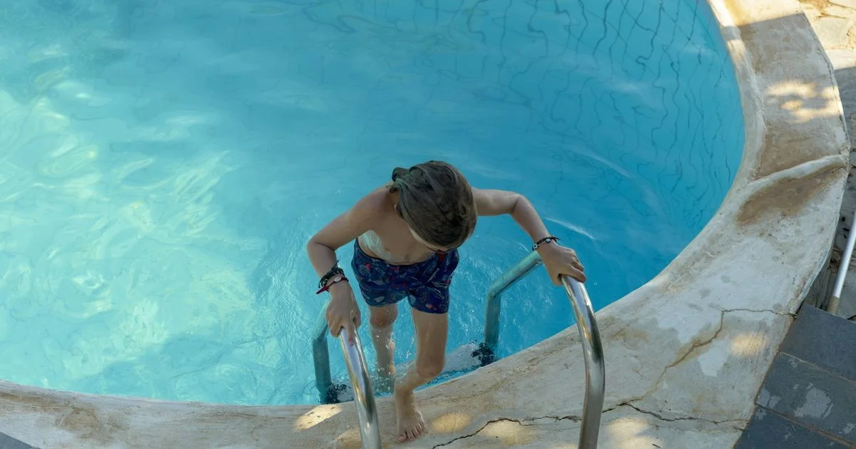 Governo aprova norma rigorosa para piscinas: bocchettoni fora de padrão podem causar fechamento imediato