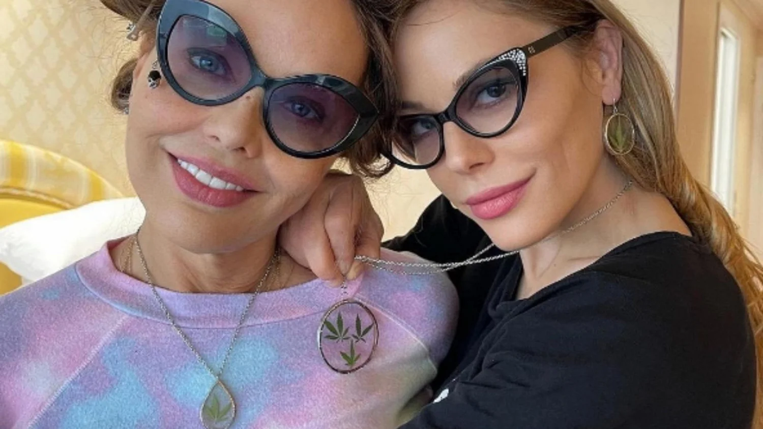 Ornella Muti e a filha Naike Rivelli pedem cidadania russa: "Não negamos nossas origens"