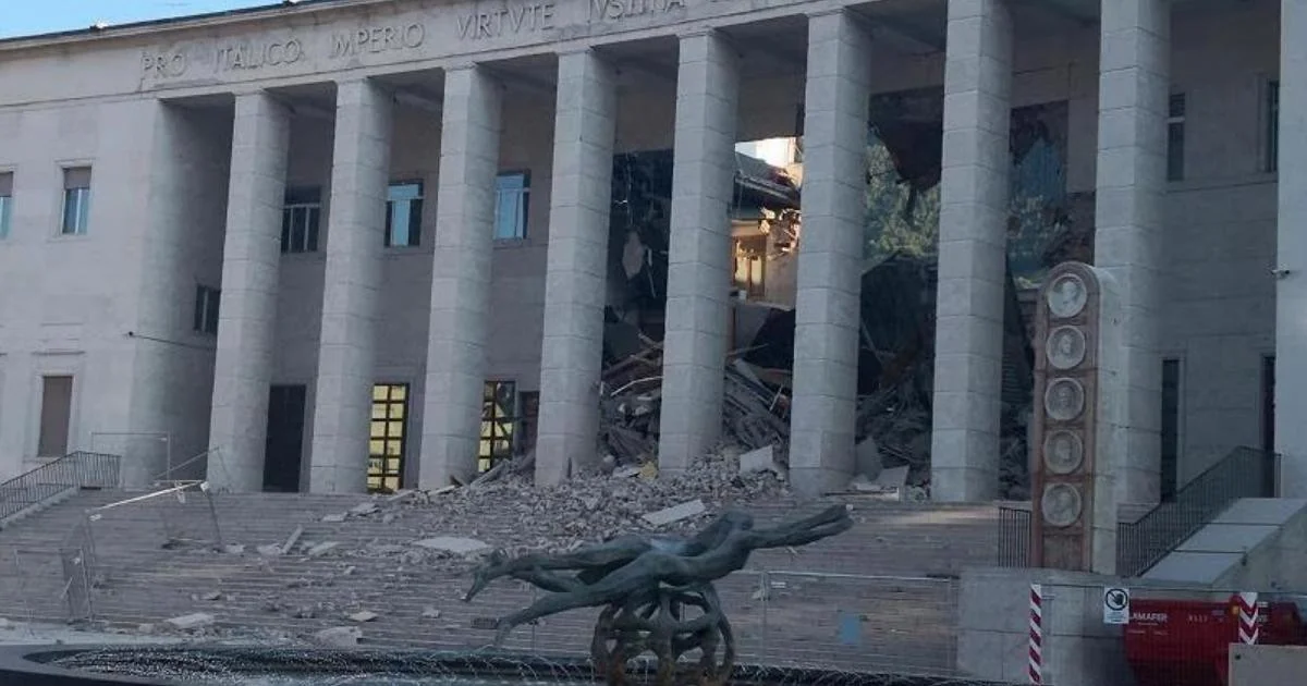 Parte do Tribunal de Bolzano desaba durante obras; edifício fica inagível