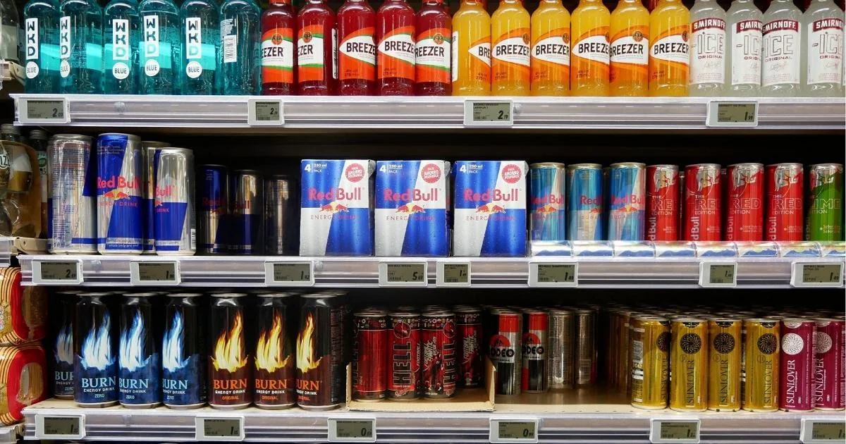 Alerta dos pediatras: crianças e adolescentes começam a consumir energy drinks já aos 9 anos