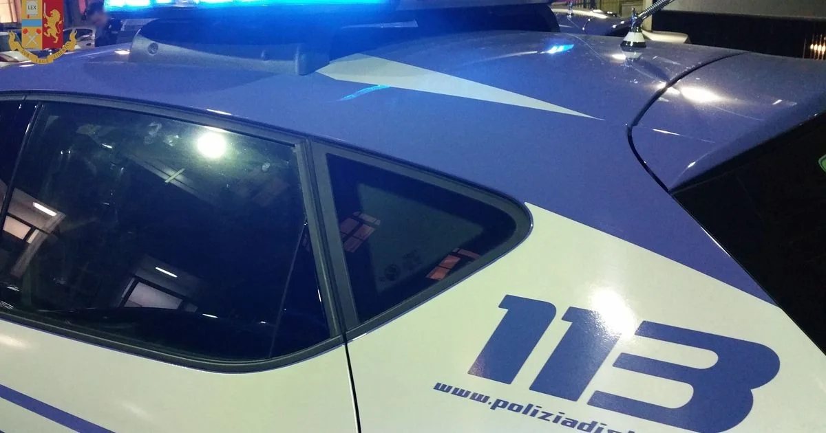 Pizzaiolo morto a facadas em Reggio Emilia: cliente habitual é preso após fuga