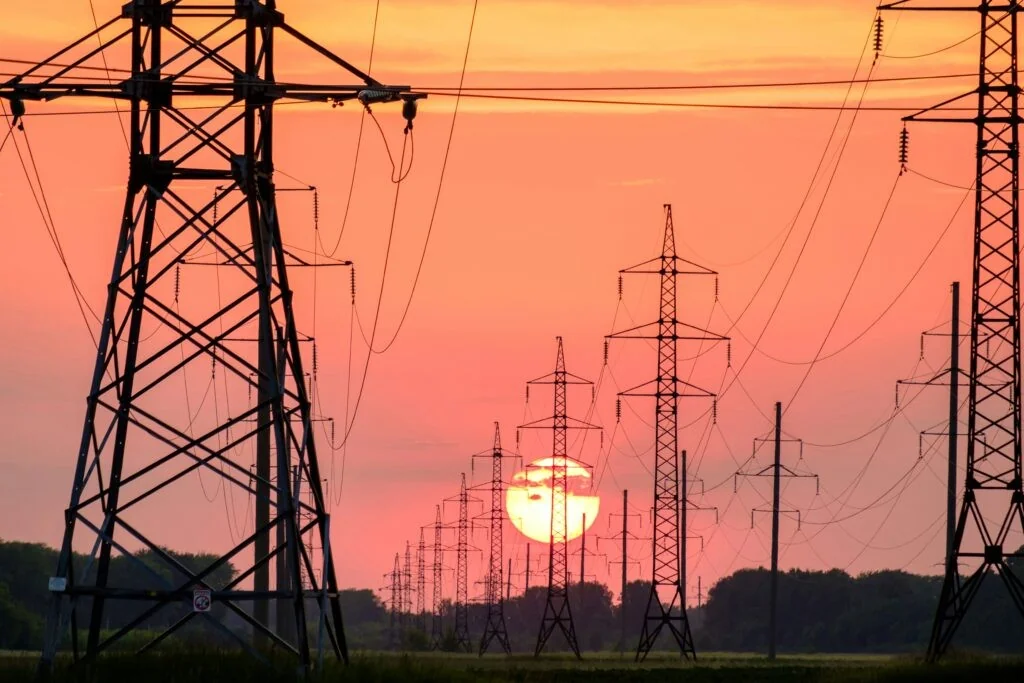 Plano da UE para a eletrificação avança, mas abre fissuras sobre ETS e competitividade