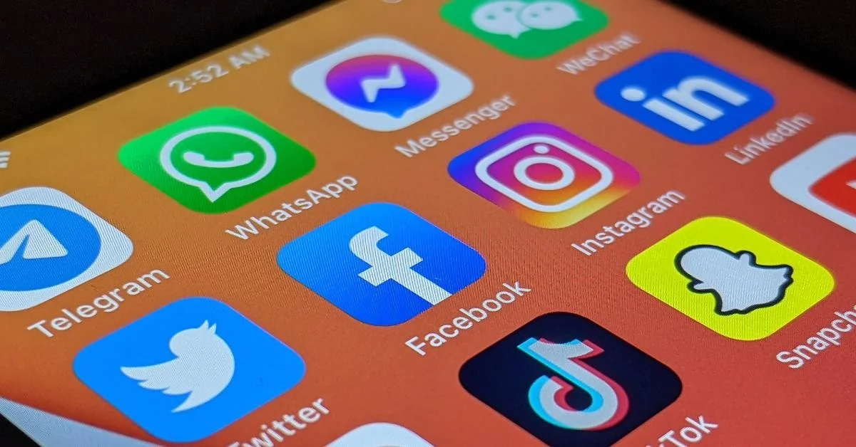 Reino Unido propõe 'coprifuoco digital' para 16 e 17 anos: bloqueio noturno entre 0h e 6h