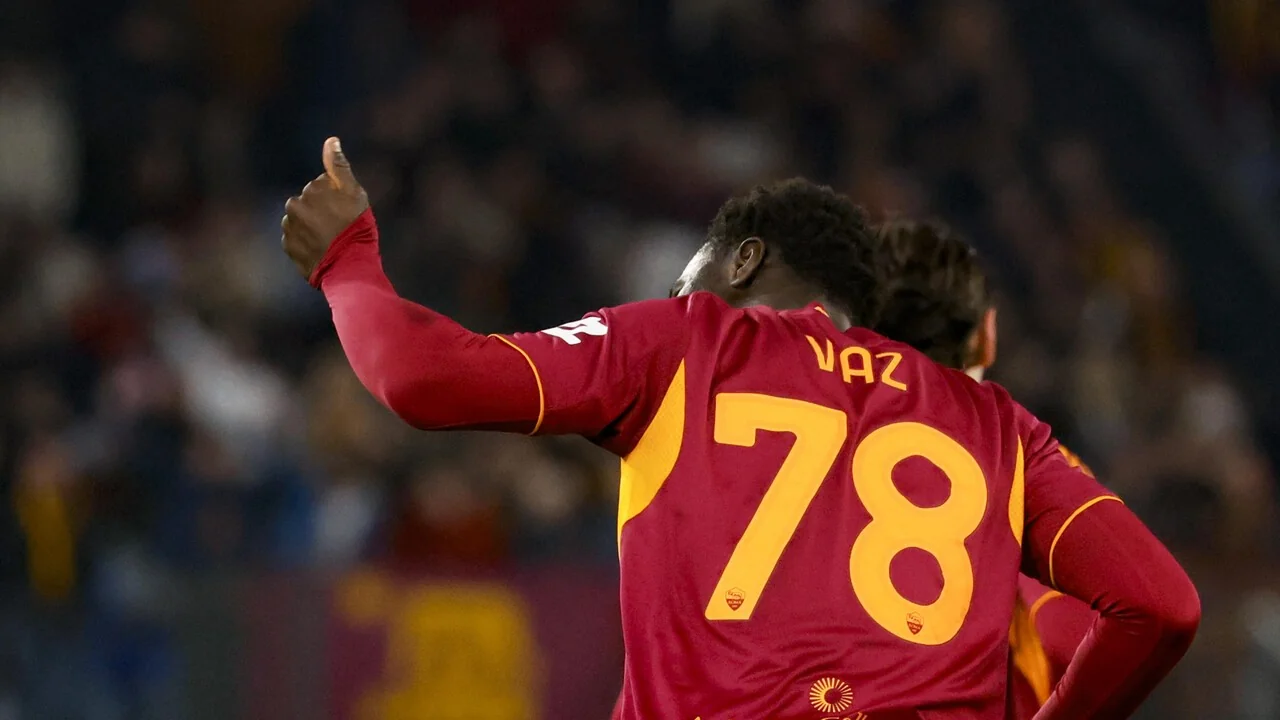 Robinio Vaz sofre lesão no colateral do joelho e preocupa início da temporada da Roma
