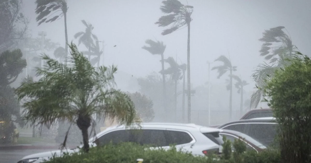 Super tifone Bavi atinge Rota e Guam com ventos de até 290 km/h; danos ainda incertos