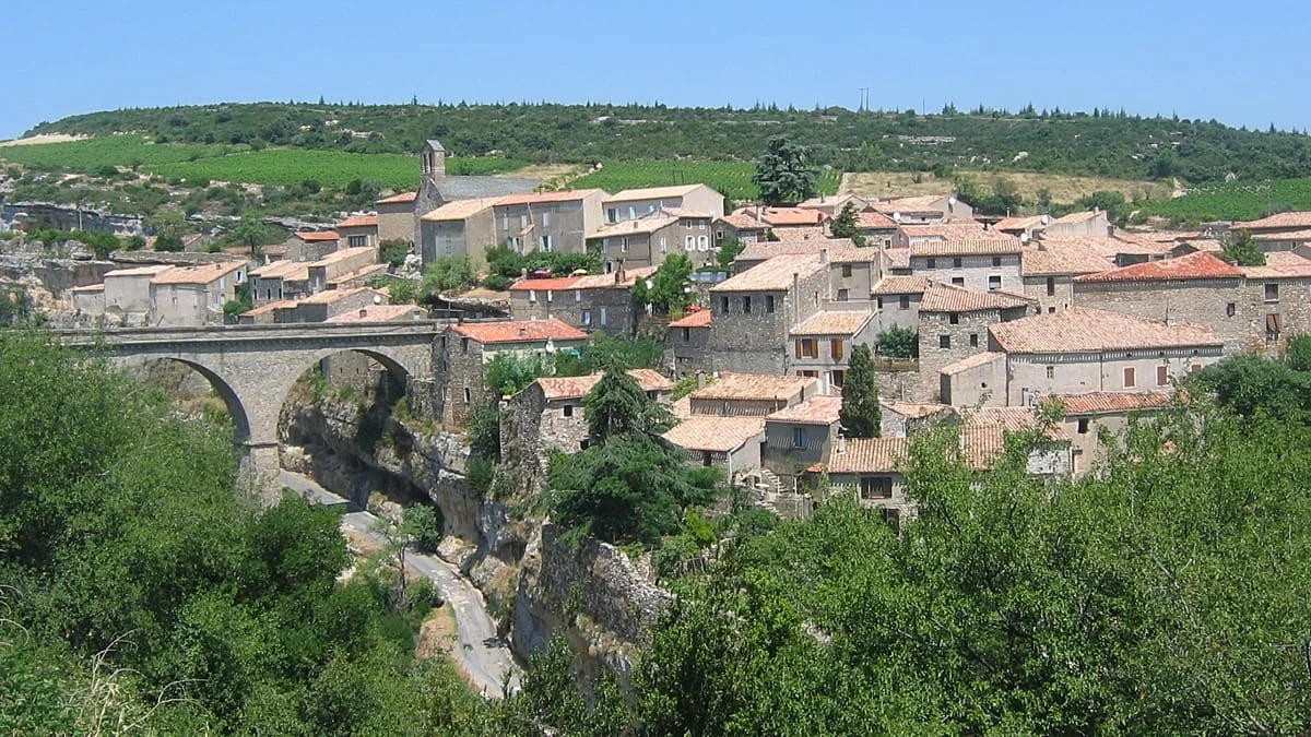 Trôo: a aldeia francesa onde as casas em gruta oferecem refúgio natural do calor
