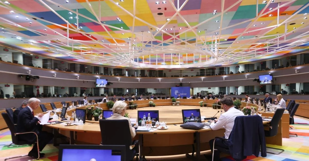 UE aprova 21º pacote de sanções contra a Rússia: teto ao petróleo, restrições a criptomoedas e expansão da "flota sombra"