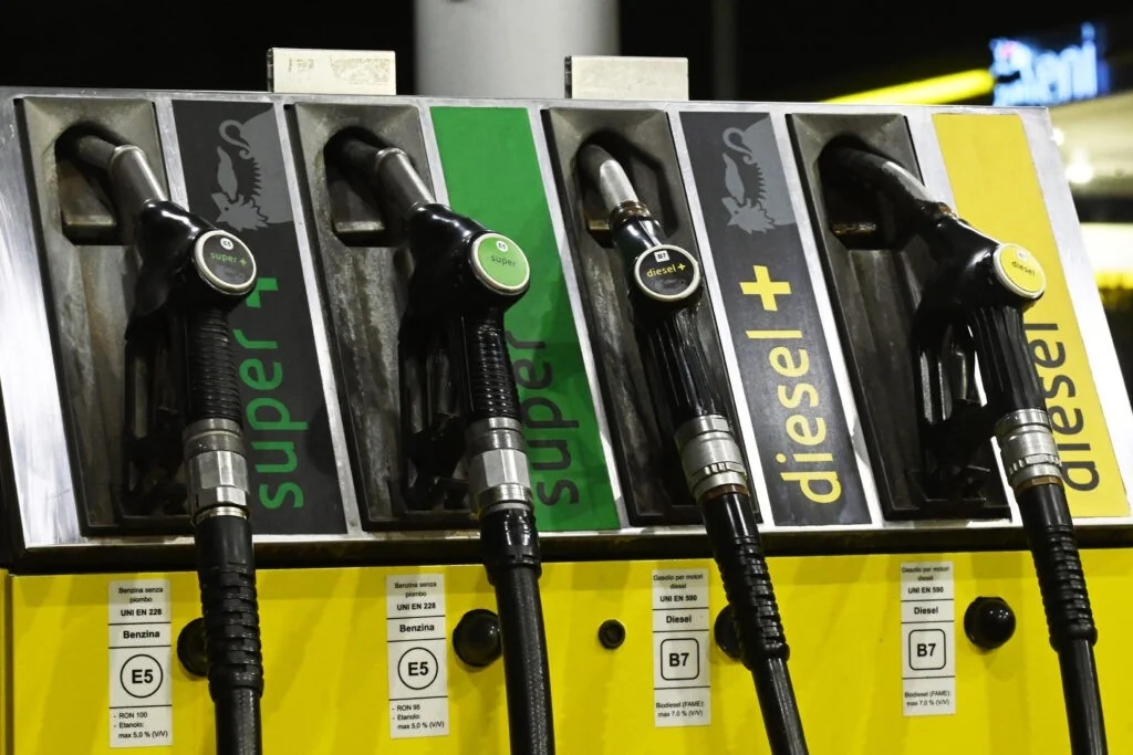UE aprova auxílio de €300 milhões da Itália para conter o impacto do caro-carburantes no transporte rodoviário