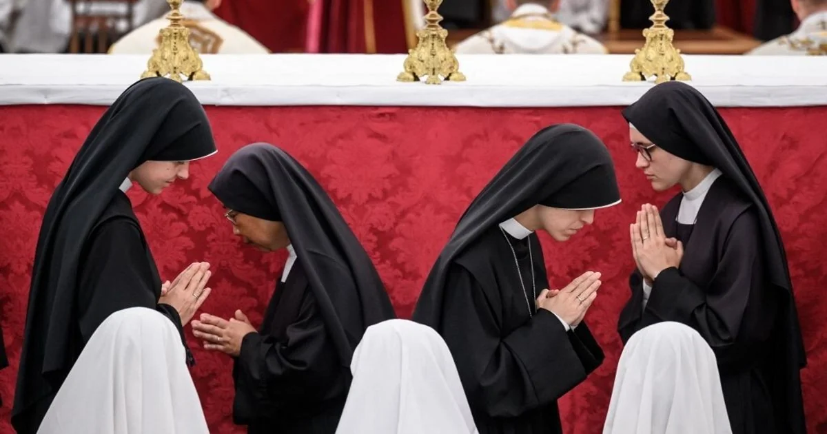 Vaticano traça caminho para retorno de lefevrianos à comunhão após excomunhão