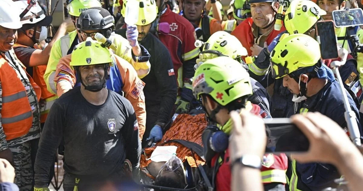 Venezuela: homem de 43 anos é resgatado vivo oito dias após o terremoto em Catia La Mar