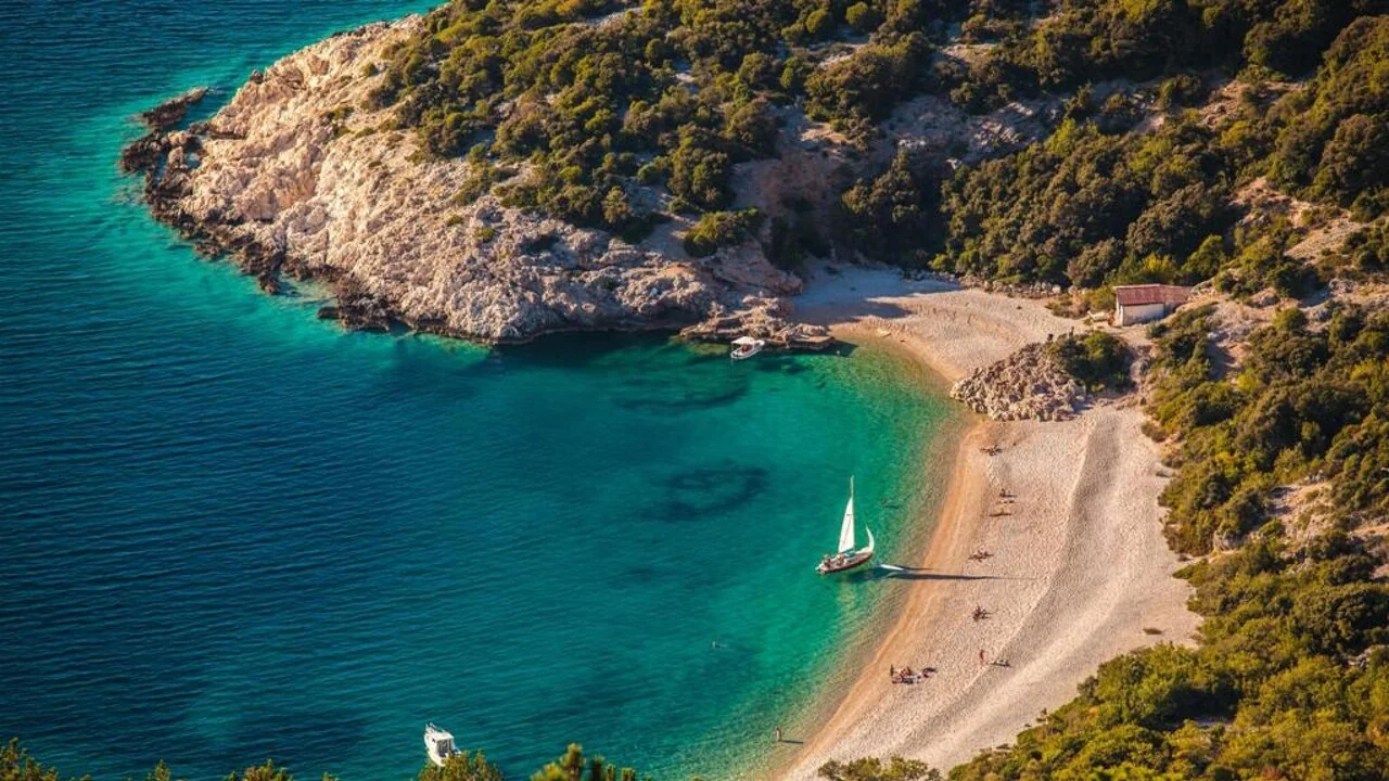 Verão na Croácia: entre praias de mar cristalino, borghi históricos e sabores premiados