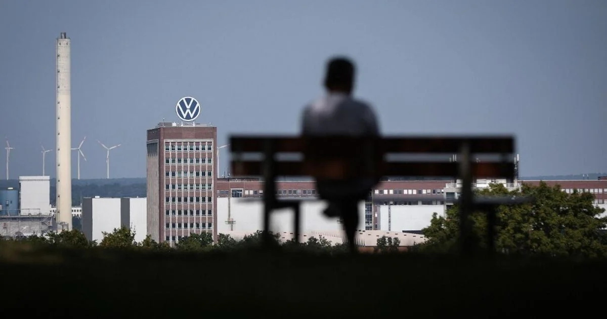 Volkswagen anuncia fechamento de quatro fábricas a partir de 2031 e reduz investimentos em €50 bi