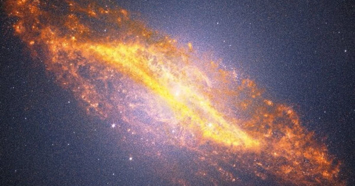 Webb revela Centaurus A como nunca vista: milhões de estrelas e discos de poeira expostos