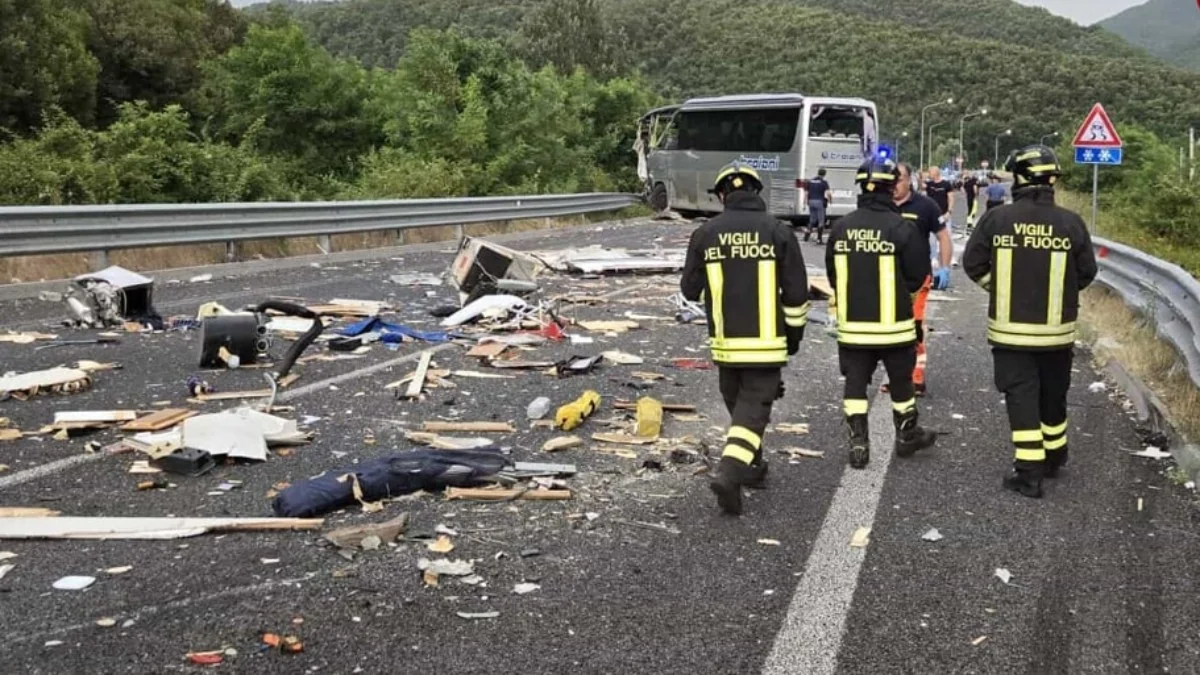 Acidente em cadeia na Terni-Rieti: seis mortos e 34 feridos após colisão perto do Lago de Ventina