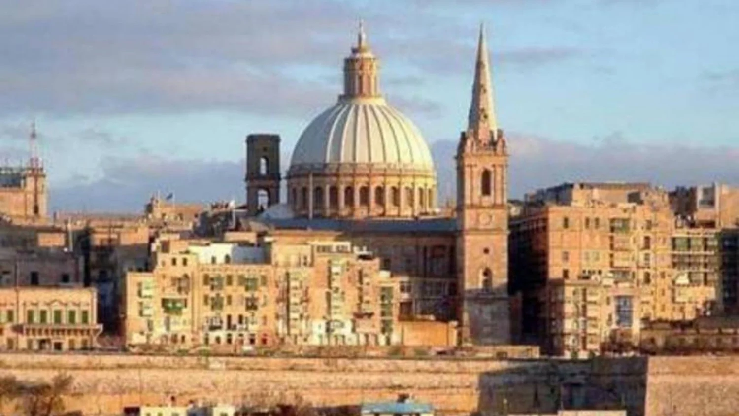 Adolescente italiano de 15 anos permanece detido em Malta e é acusado de crimes gravíssimos