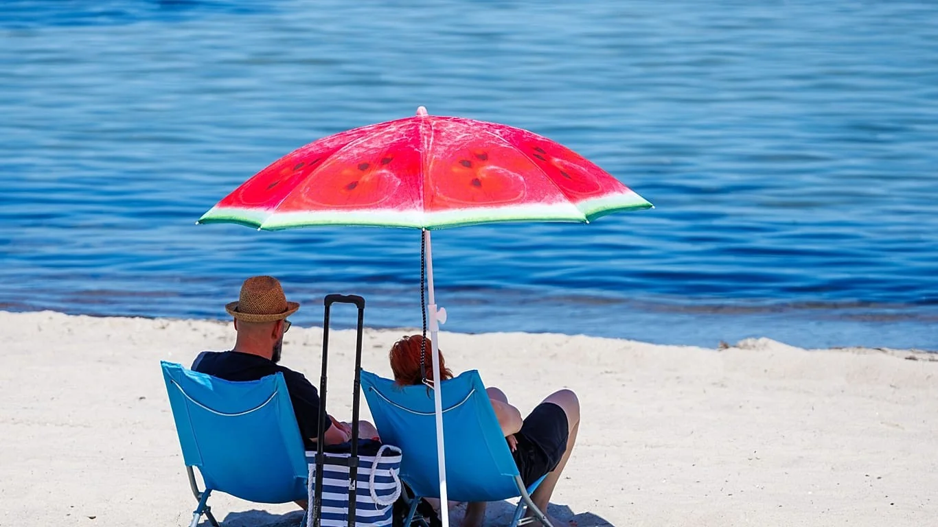 Águas balneáveis na UE: maioria em ótimo estado, mas mudanças climáticas e poluição testam ganhos