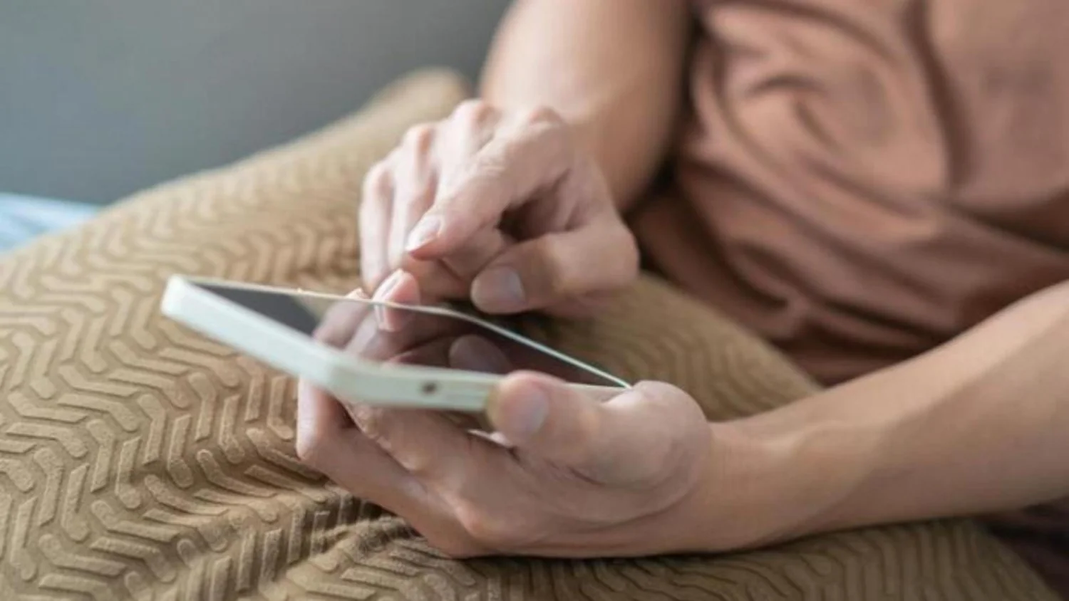 Alerta: novo golpe no WhatsApp usa contas de amigos para pedir dinheiro