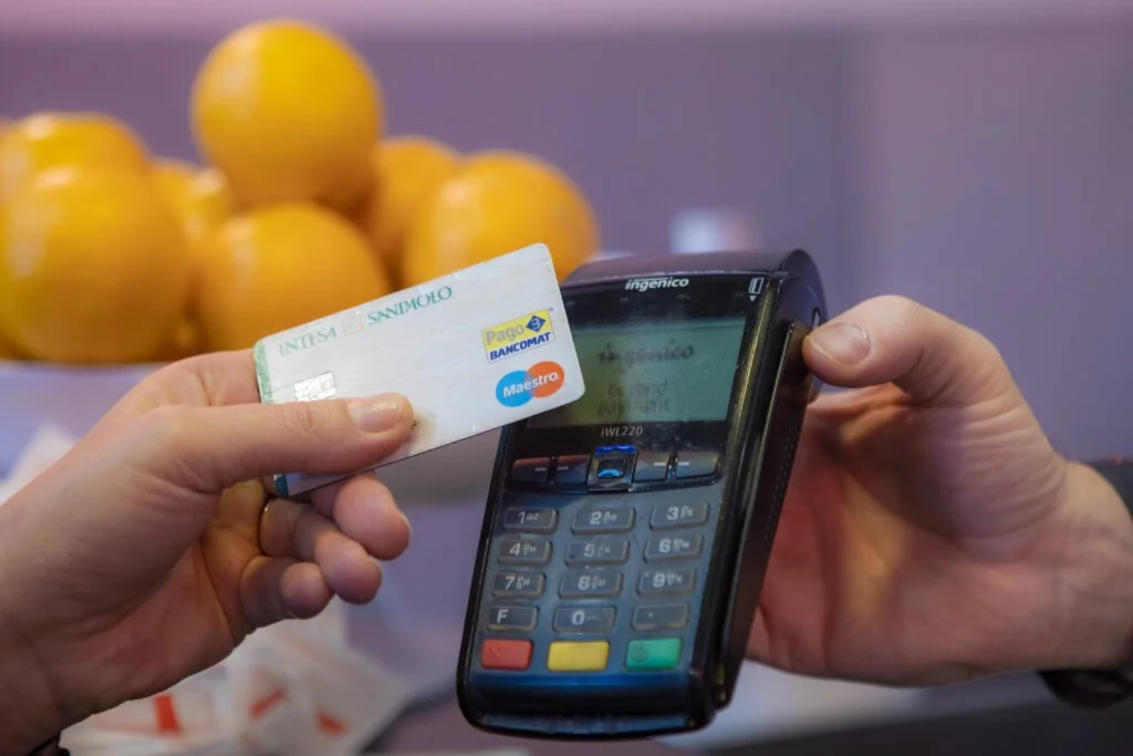 Recibos digitais: alerta sobre softwares não certificados e o vínculo entre POS e registradores telemáticos