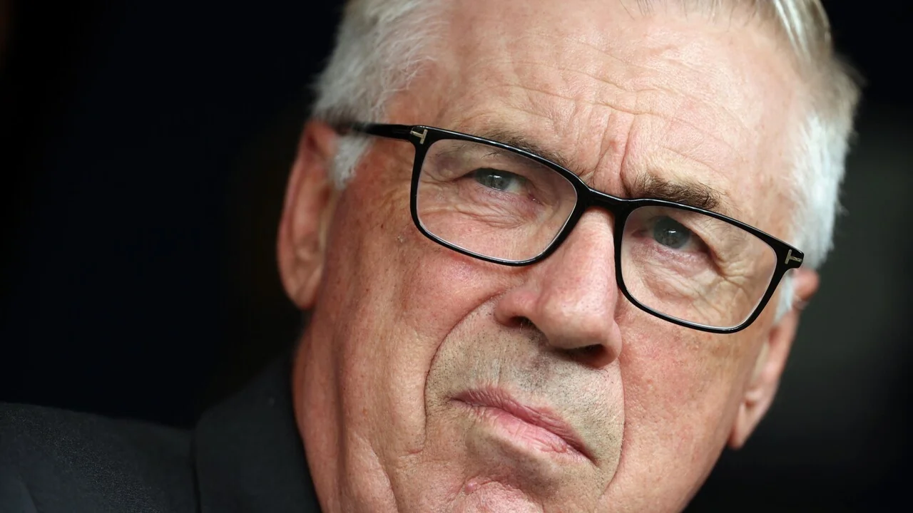 Ancelotti homenageia Baresi: "Rimarrai per sempre il mio capitano" e recorda legado do ícone do Milan