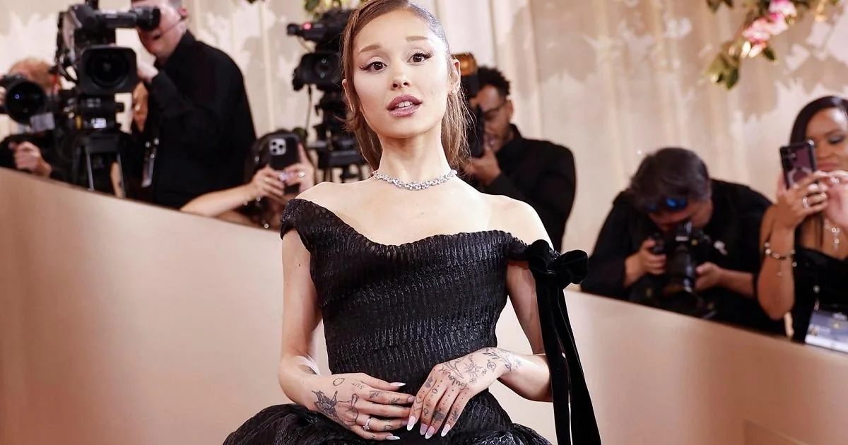 Ariana Grande se retira do musical em Londres: pausa planejada após onda de especulações