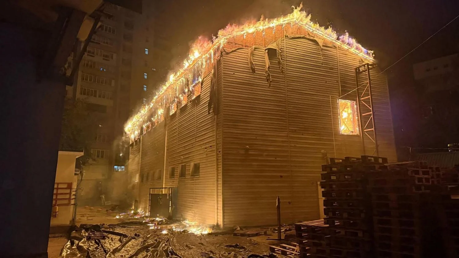 Ataque massivo a Kiev deixa 16 mortos e atinge hospital pediátrico; EUA readequam 173ª Brigada e alerta cresce na Polônia e Romênia
