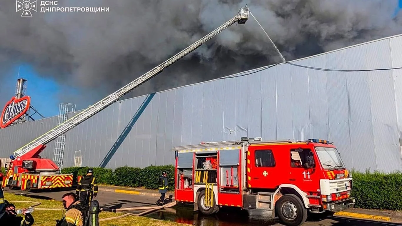 Ataque russo a centro comercial em Kryvyi Rih, cidade natal de Zelenskyy, deixa ao menos 10 mortos e 121 feridos