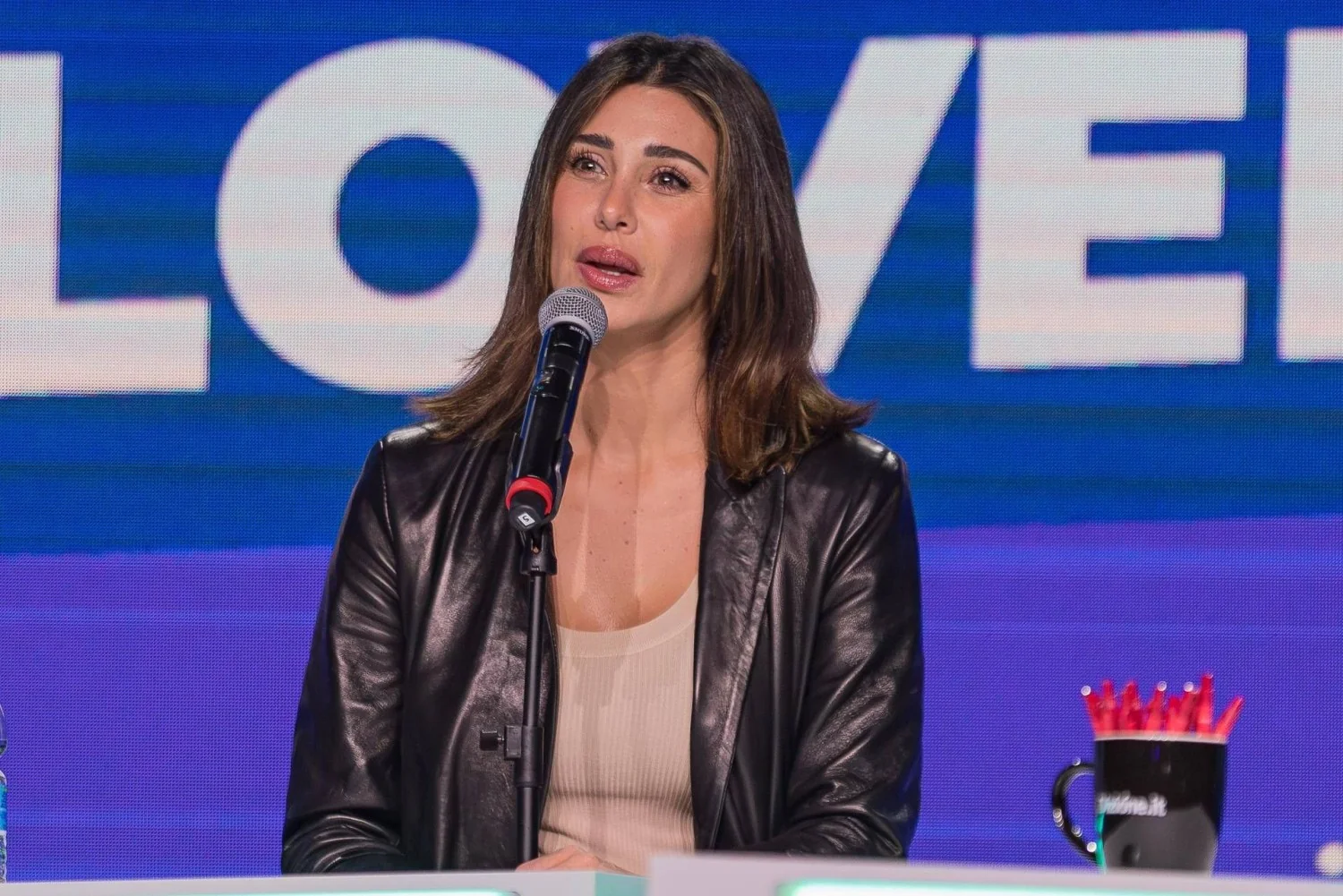 Belen Rodriguez explode nas redes após férias na Sardenha: desabafo contra rumores e manipulações