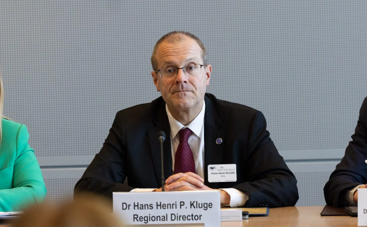 Bélgica indica Hans Kluge como candidato a diretor-geral da OMS: movimento de peso no tabuleiro da saúde global
