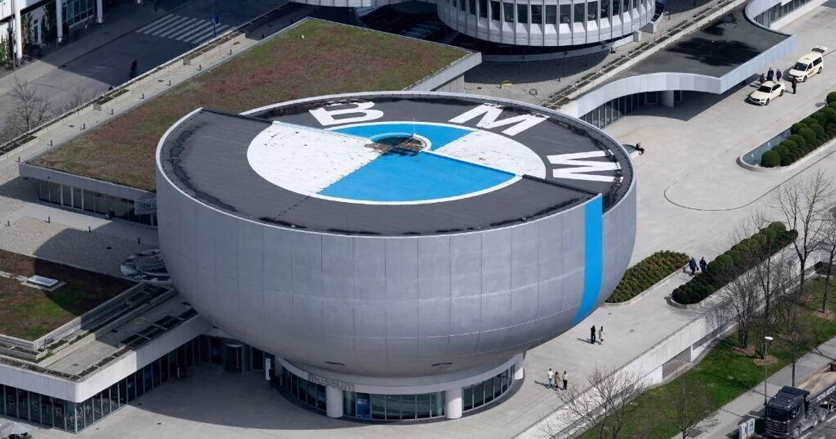 BMW anuncia corte de 8.000 vagas na Alemanha até 2027 com plano de saídas voluntárias