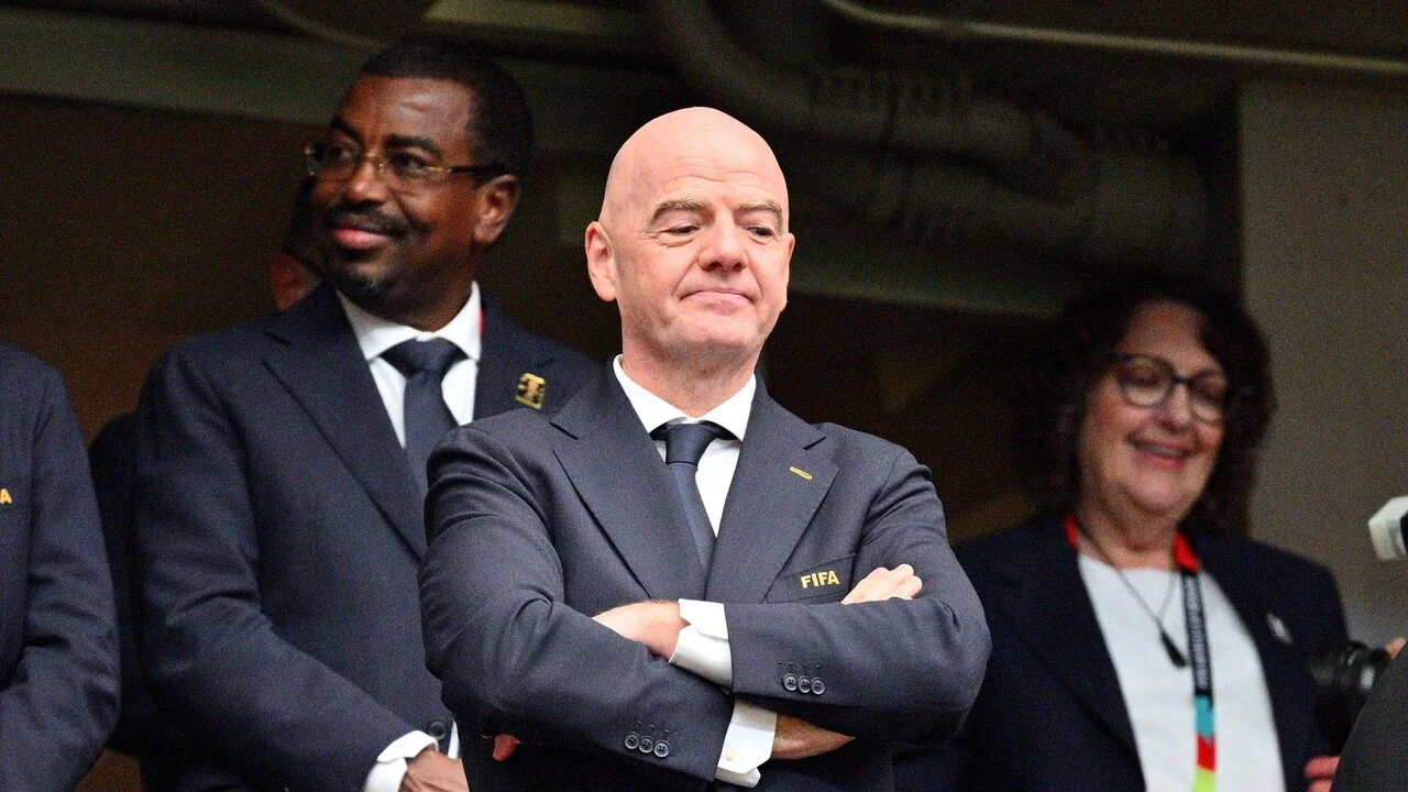 Burnham ataca Infantino e rejeita plano de privatização da Copa do Mundo