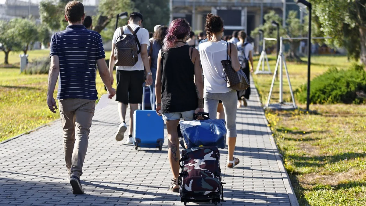 Calderone e o 'País das Oportunidades': leitores rebatem ministra com relatos de emigração, precariedade e renascimento no exterior
