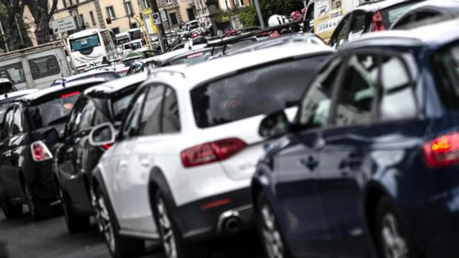Calor extremo danifica carros: Federcarrozzieri alerta para prejuízos de até €16.000