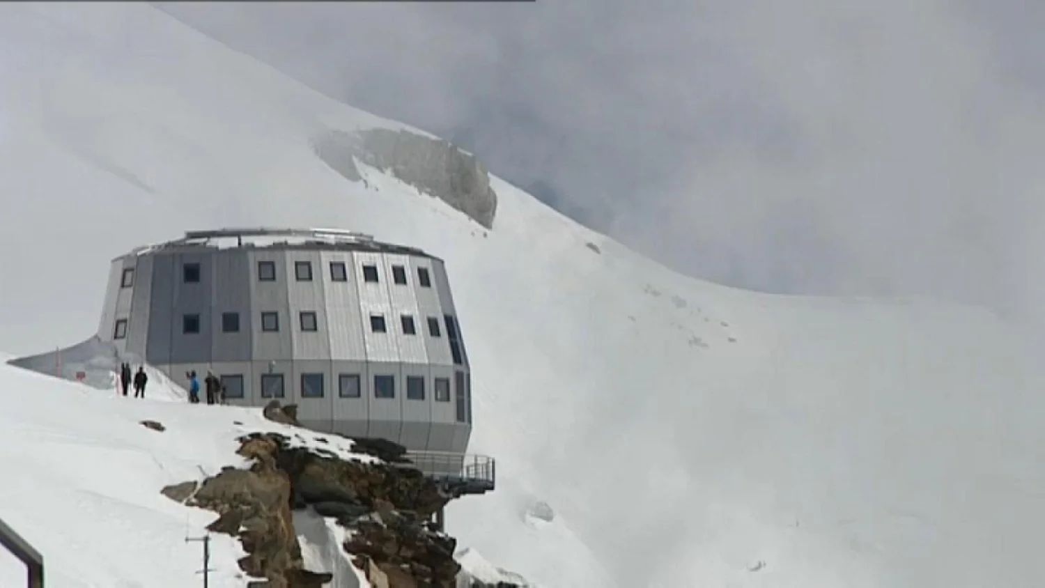 Calor extremo no Monte Bianco: refúgios Tête Rousse e Goûter fecham por segurança