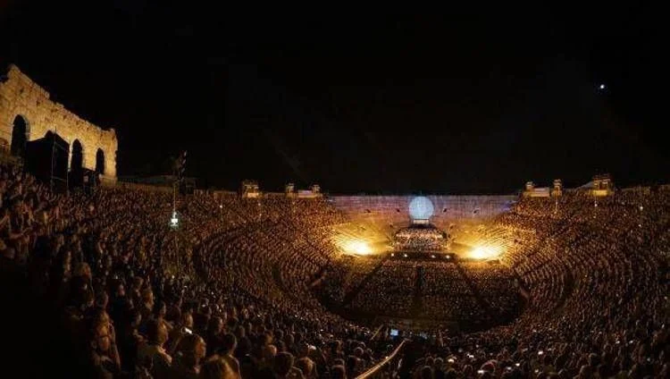 Carmina Burana ecoa na Arena de Verona em 13 de agosto e inaugura três noites de estrelas